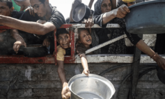 المجاعة تفتك بأطفال غزّة .. ونتنياهو يكسب الوقت: لن نستسلم لـ«حماس»
